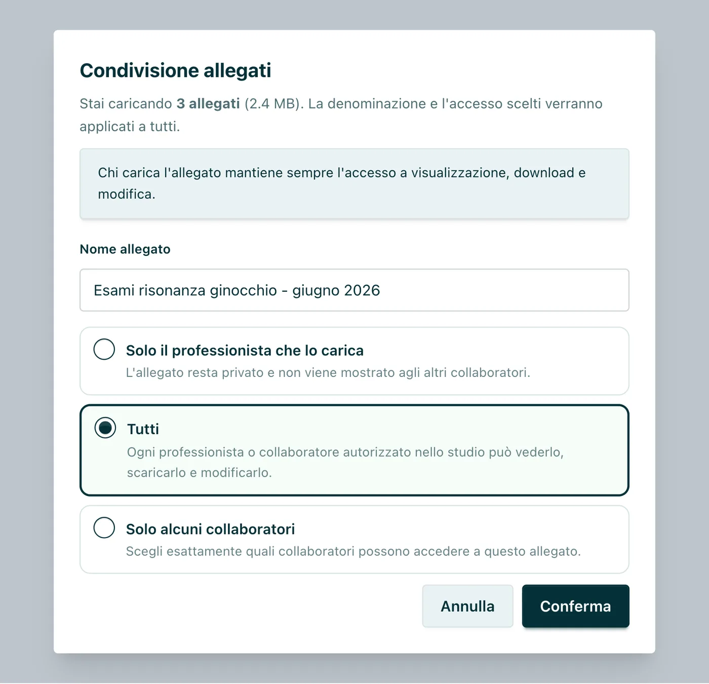 Condivisione allegati Il caricamento multiplo: nome e livello di visibilità («Solo chi carica», «Tutti», «Solo alcuni collaboratori») vengono applicati a tutti i file selezionati.